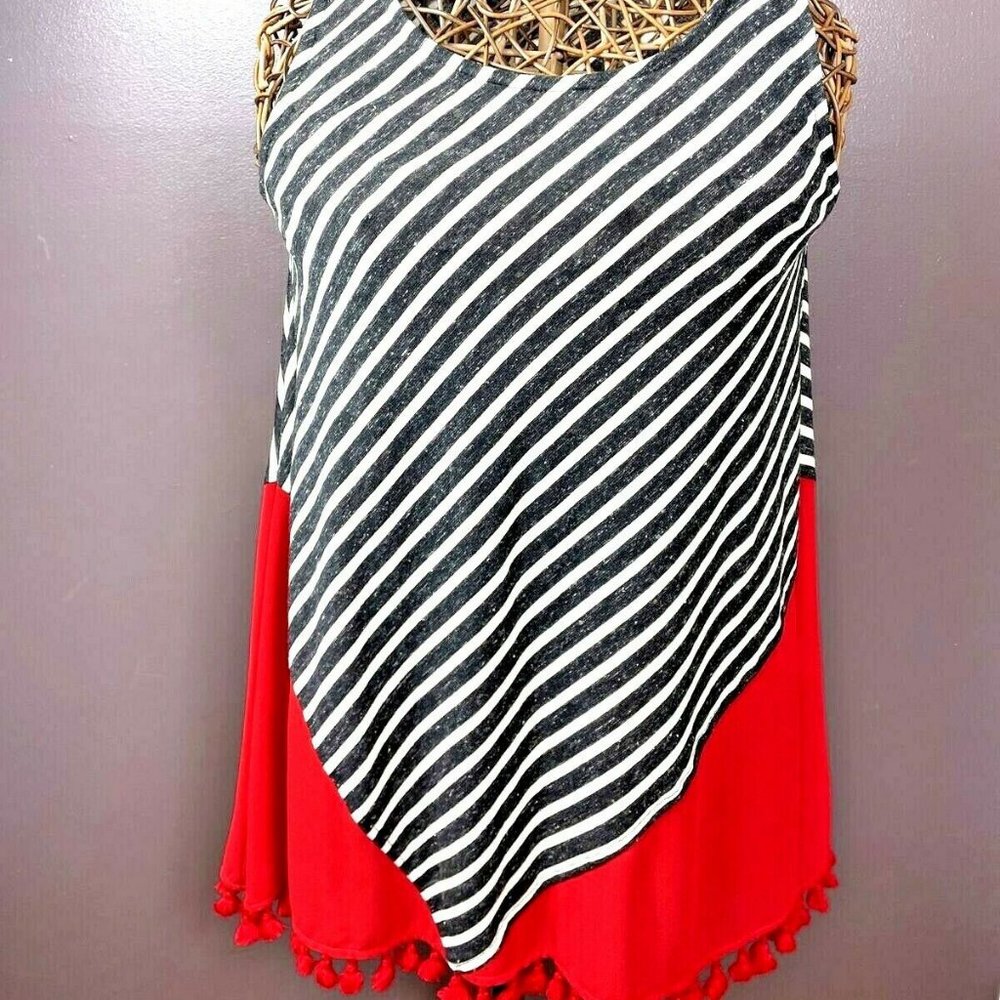 NWT Umgee Black White And Red Sleeve Less Top Sm